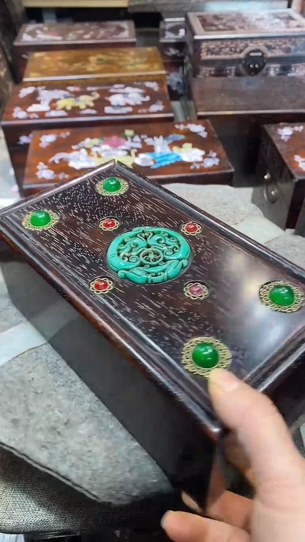 木木雕款盒子一个