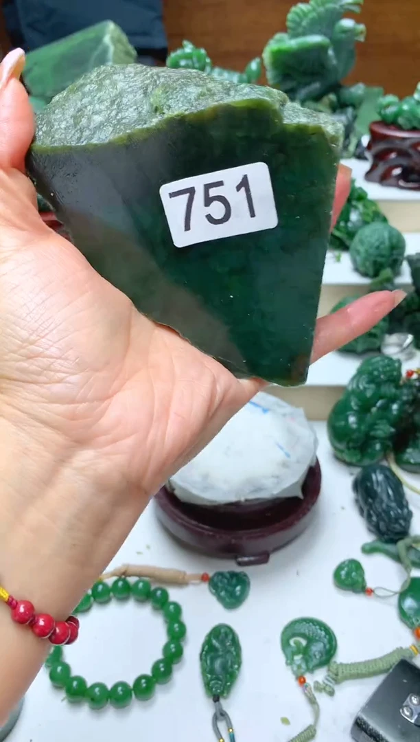 未镶嵌和田玉摆件1