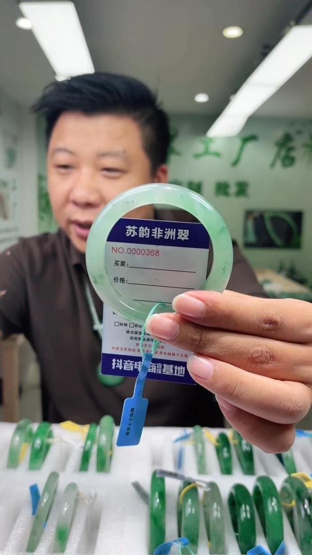 石英质玉手镯未镶嵌56