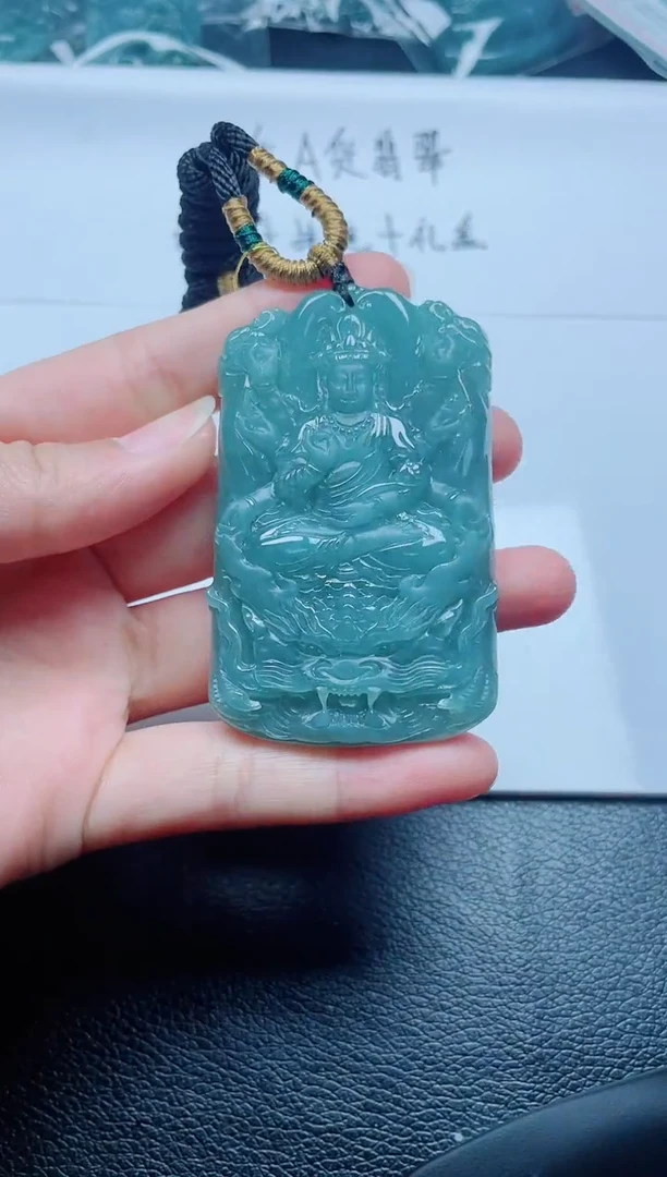 翡翠未镶嵌颈饰