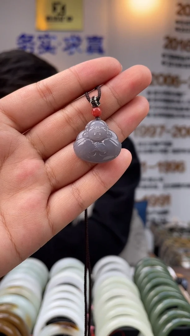 颈饰未镶嵌和田玉烟紫抱抱佛吊坠一件