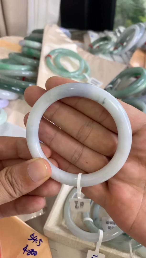 翡翠手镯未镶嵌圆条飘花53加