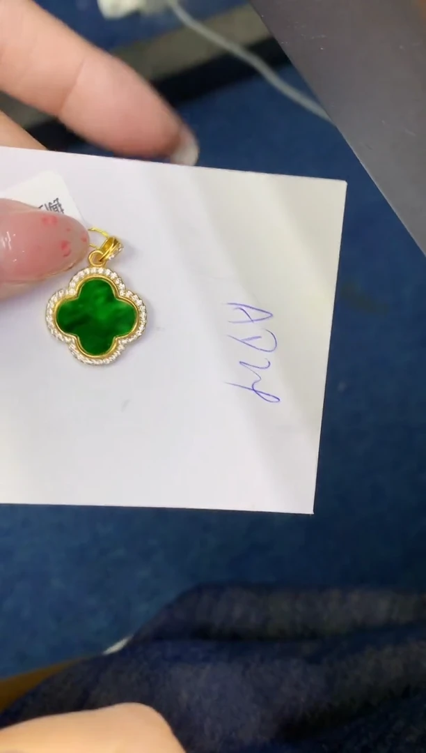 翡翠未镶嵌颈饰缅甸天然翡翠A货