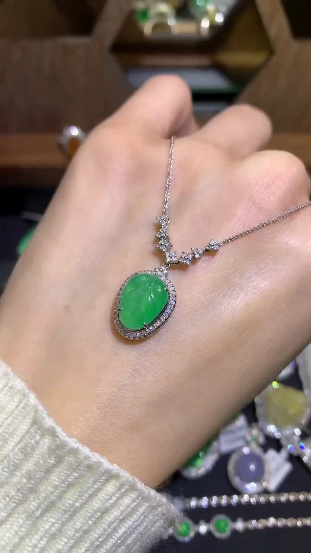 【闪购商品】翡翠吊坠(不含链)18K金镶嵌吊坠