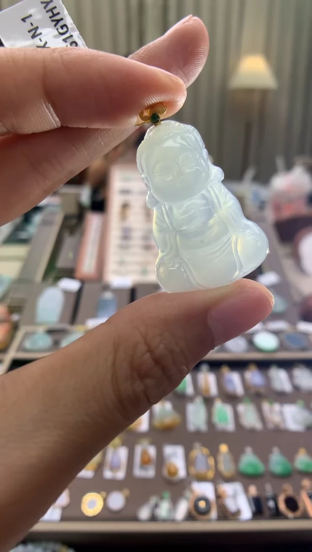 翡翠18K金镶嵌颈饰宝宝佛