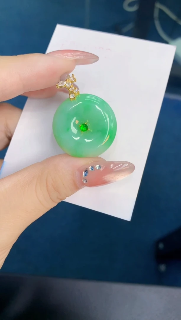 翡翠未镶嵌颈饰1