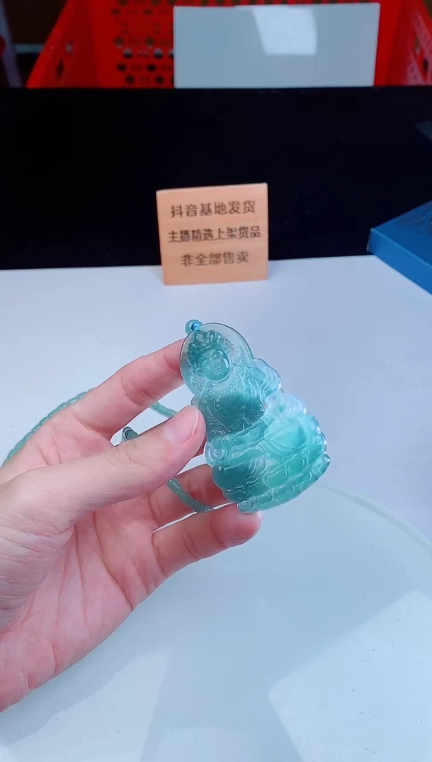 颈饰未镶嵌翡翠   ·