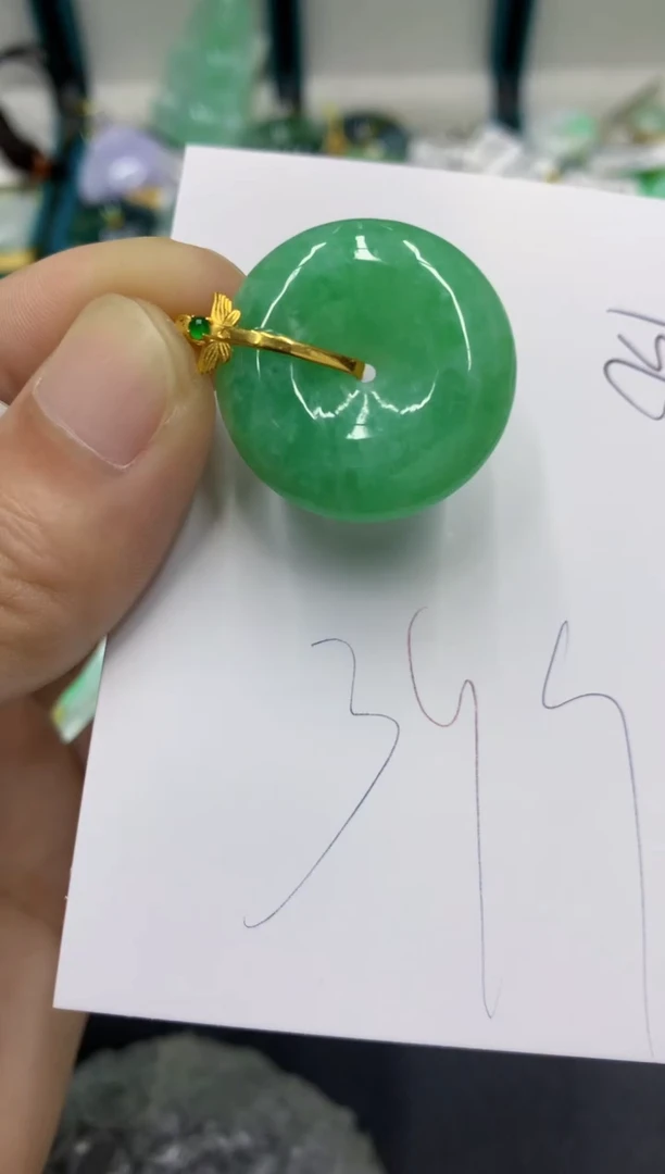 翡翠18K金镶嵌颈饰翡翠