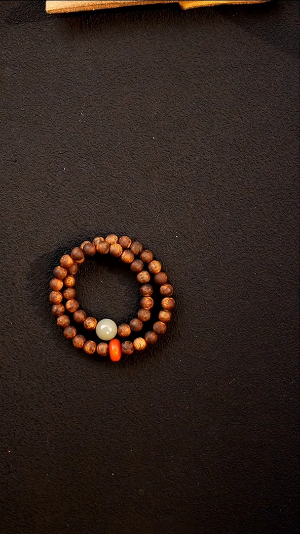 沉香手串尼****?海南莺歌绿棋楠8mm圆珠双圈