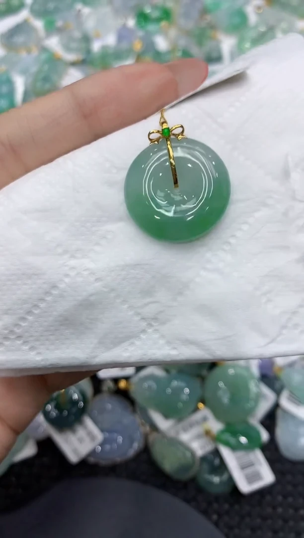 颈饰18K金镶嵌翡翠111111111111