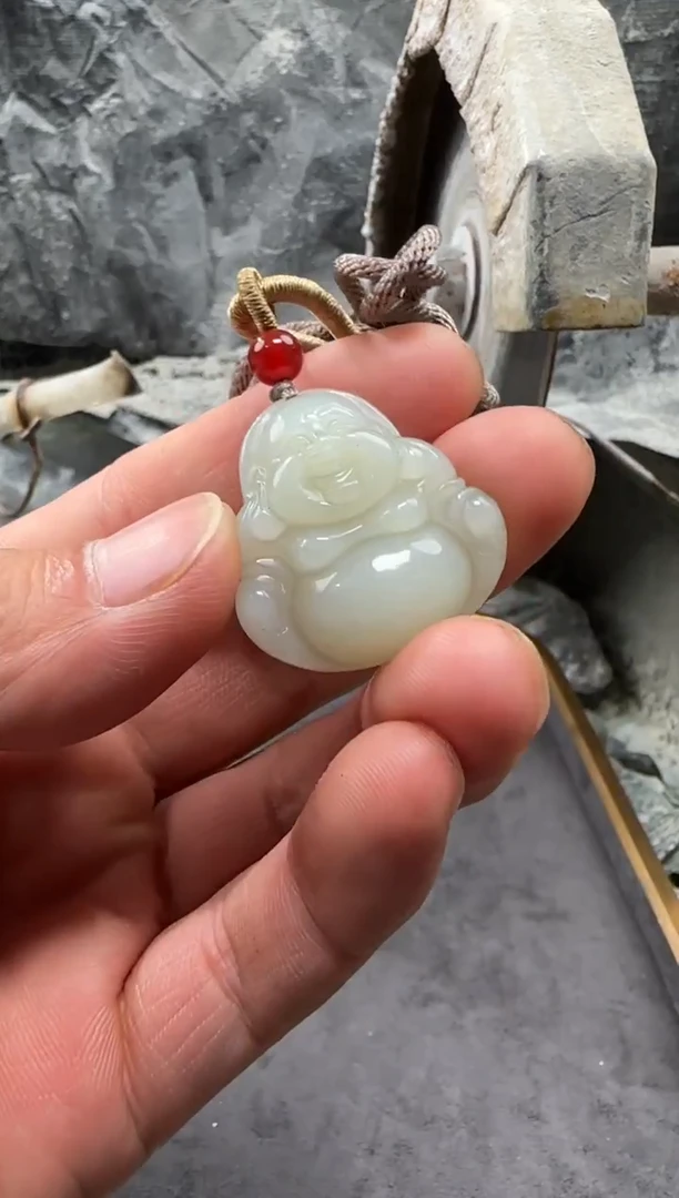 和田玉未镶嵌颈饰吊坠