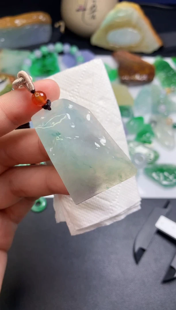 颈饰未镶嵌翡翠