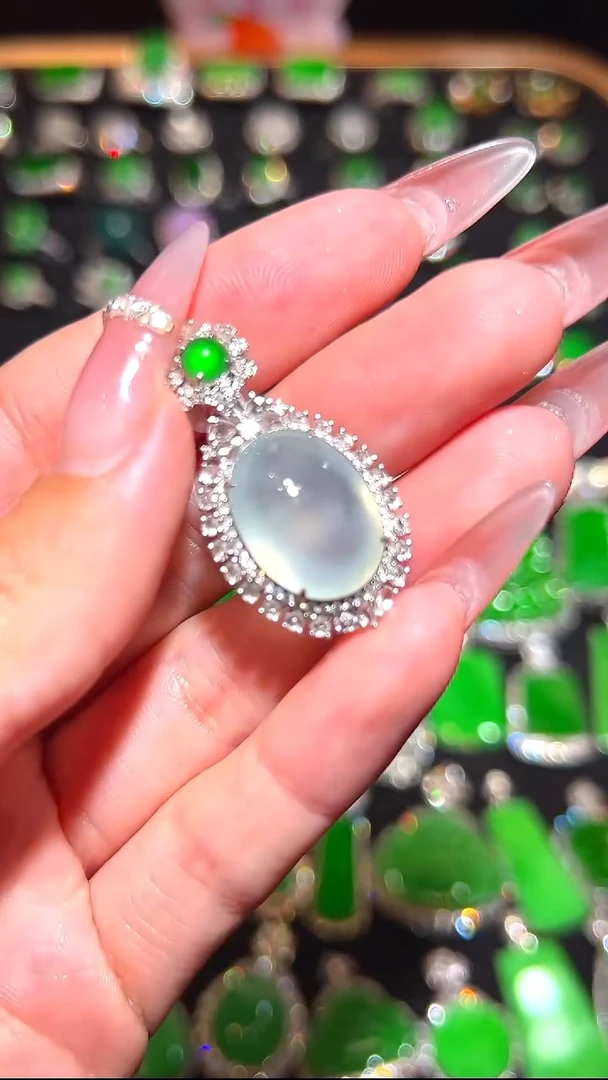 未镶嵌戒指翡翠吊坠