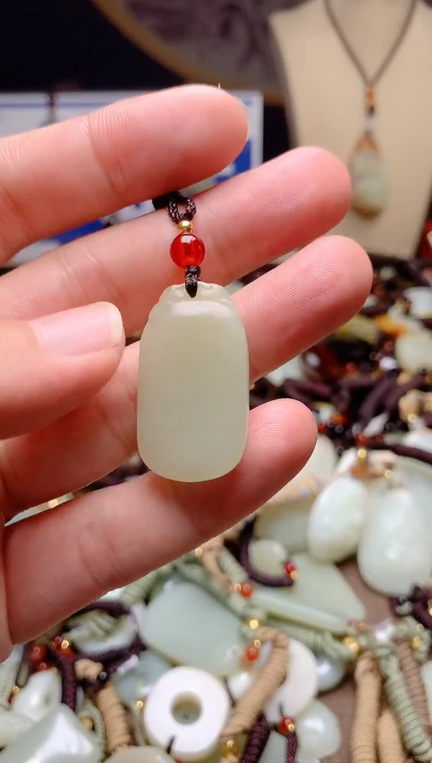 和田玉未镶嵌颈饰1