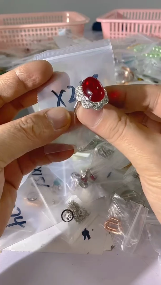【闪购商品】水晶颈饰银S925镶嵌X226红宝，蓝宝，多样性发一件赠链