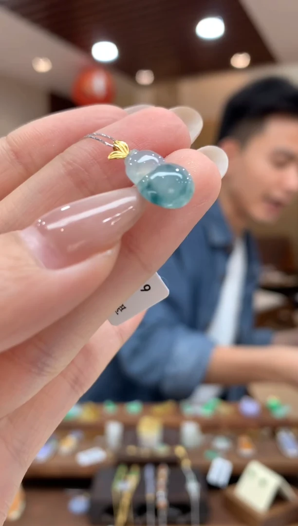 吊坠(不含链)18K金镶嵌翡翠葫芦