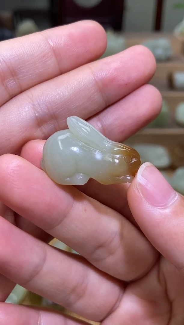 未镶嵌和田玉挂件新疆和田玉且末料玉兔挂件