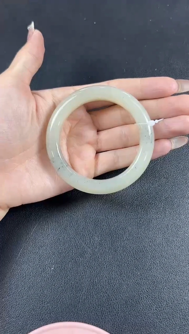 和田玉手镯未镶嵌黑山微色差56手镯