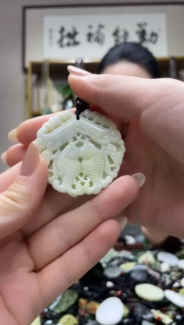 未镶嵌岫玉吊坠`