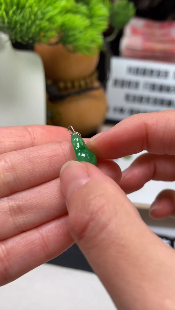 颈饰18K金镶嵌翡翠ﻬ****ﻬ---125932