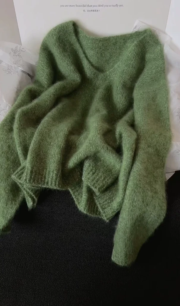 秋冬韩系氛围感穿搭高级感巨好看上衣软糯慵懒绿色套头针织毛衣女