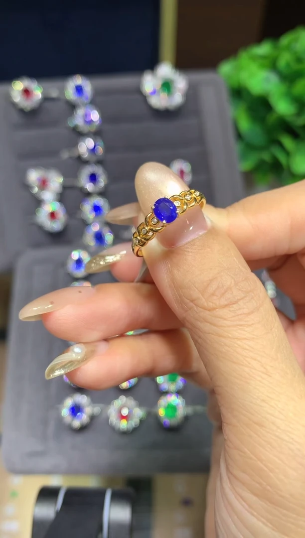 戒指蓝宝石18K金镶嵌0.5ct