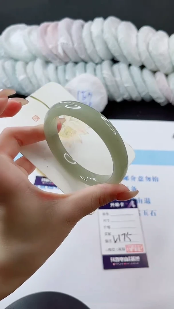 未镶嵌手镯石英质玉多样性发货V175