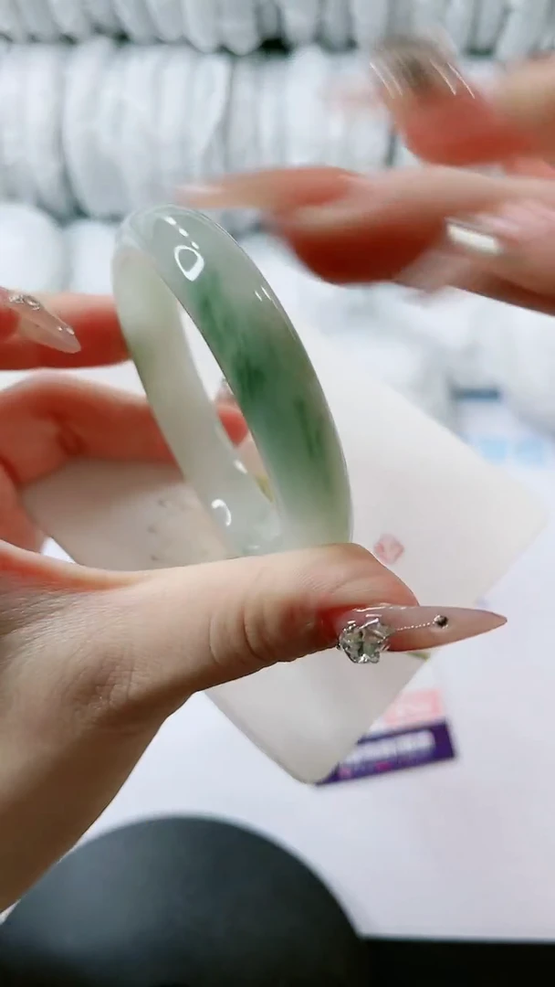 【闪购商品】石英质玉手镯未镶嵌多样性发货L31