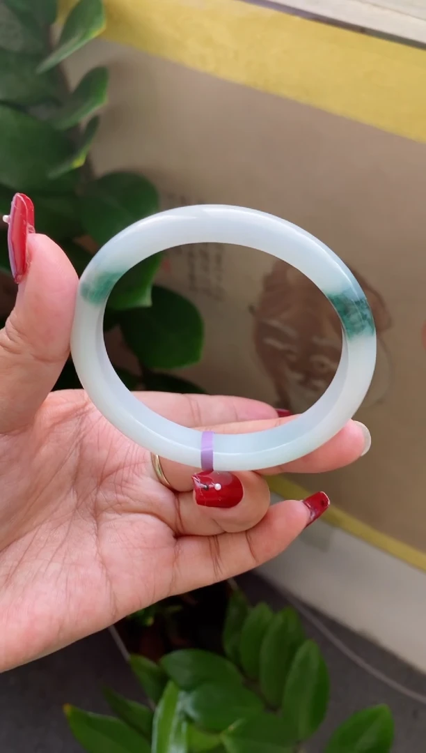 【闪购商品】翡翠手镯未镶嵌（必买）牛奶底飘花26号