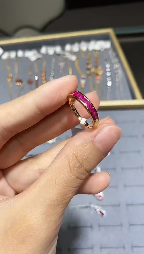 18K金镶嵌戒指红宝石