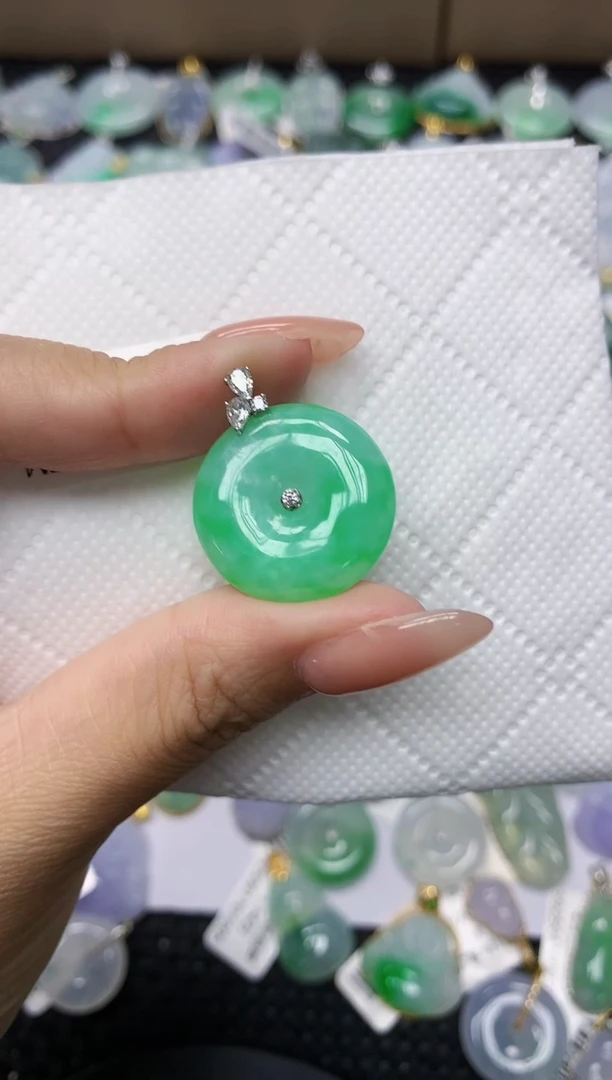 颈饰18K金镶嵌翡翠11111111111