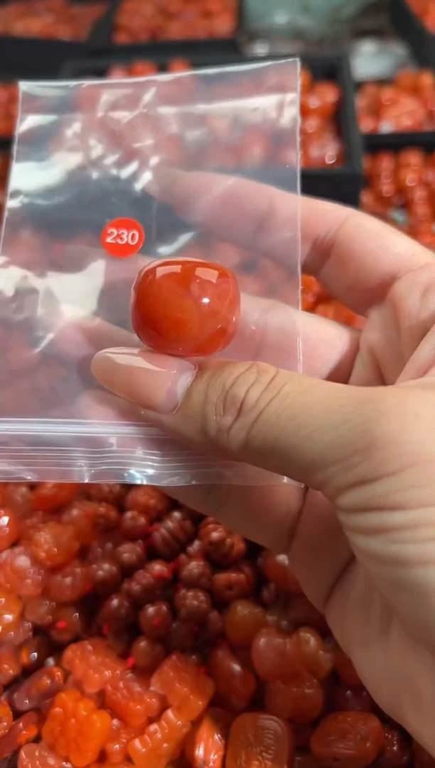 南红玛瑙未镶嵌颈饰1