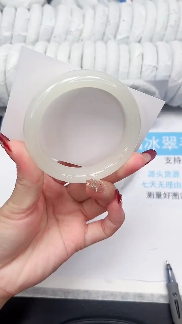 未镶嵌手镯石英质玉24-56.8F