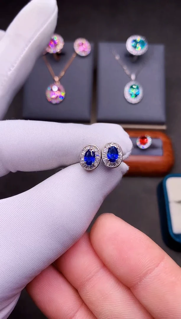 耳饰蓝宝石银S925镶嵌····