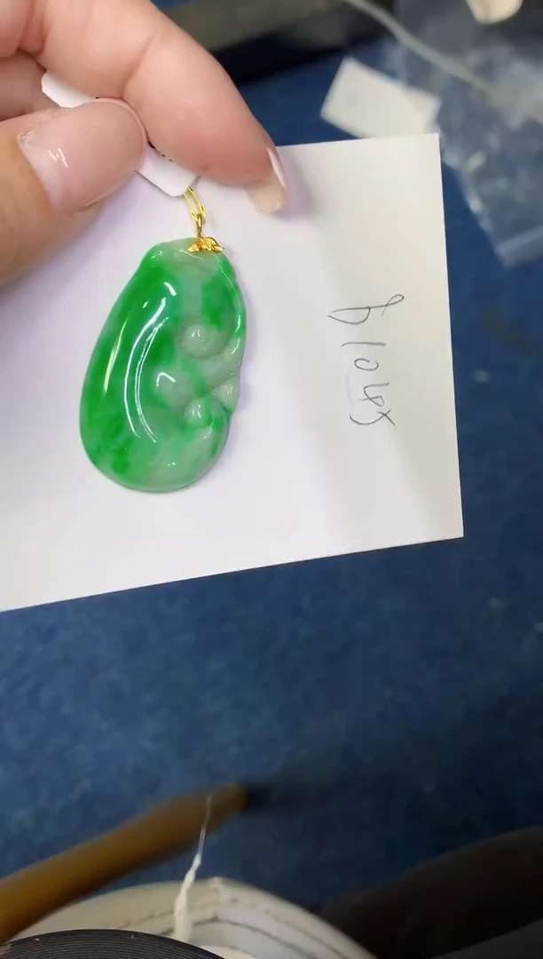 翡翠18K金镶嵌颈饰缅甸天然翡翠A货