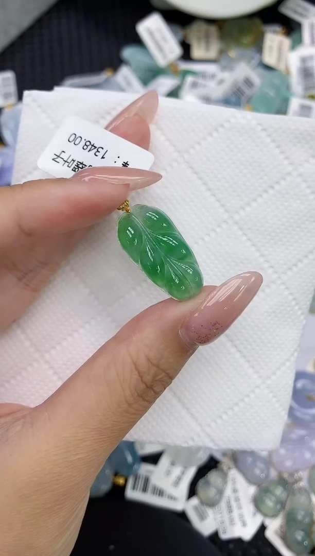 颈饰18K金镶嵌翡翠1111111111