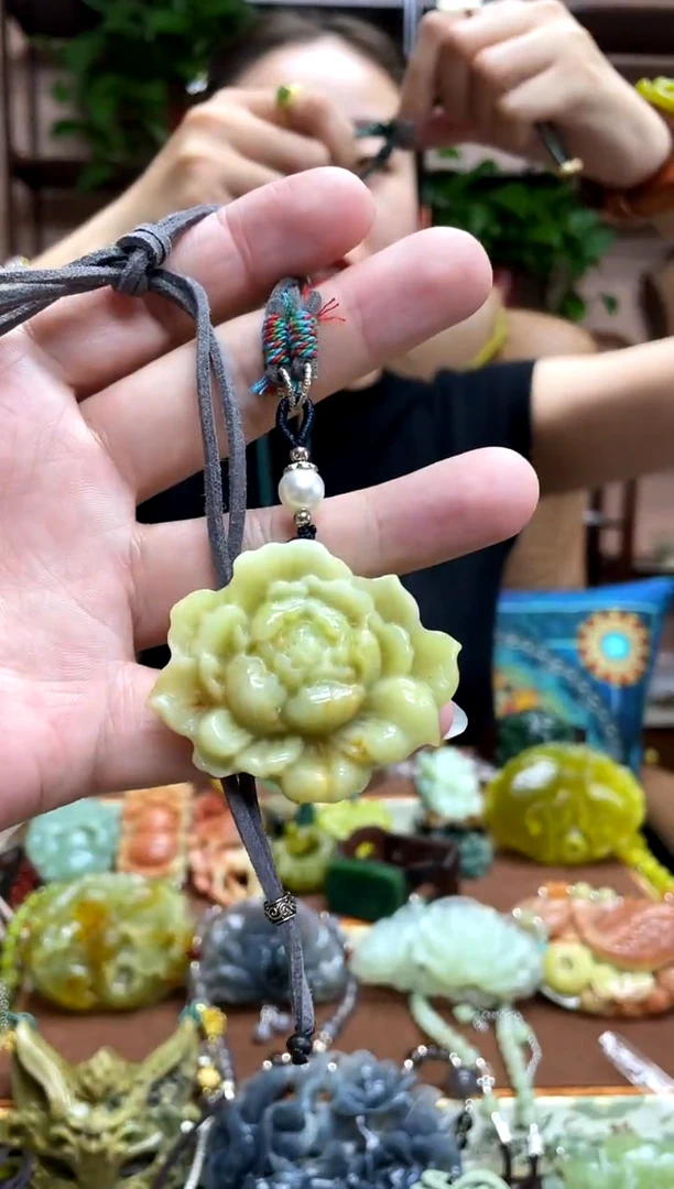 未镶嵌岫玉吊坠·