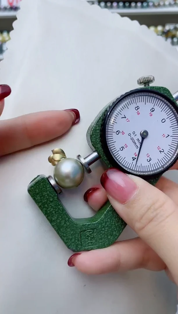 颈饰18K金镶嵌海水珍珠A55