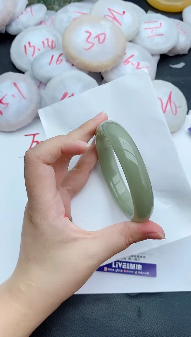 未镶嵌手镯石英质玉99+62/63
