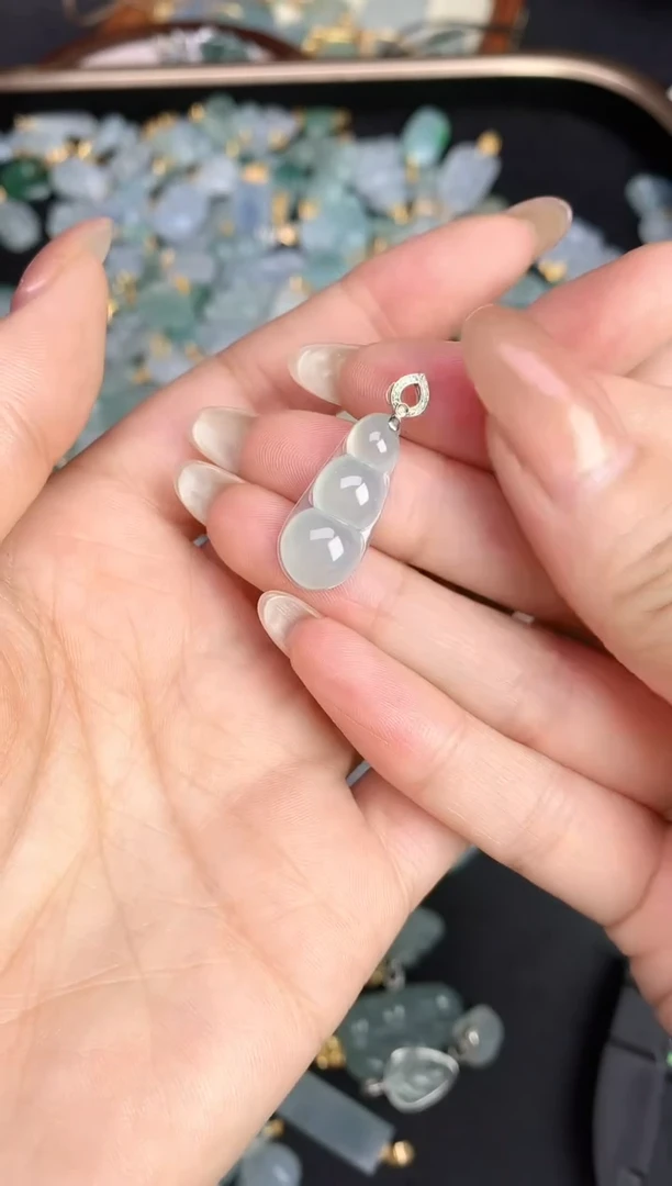 颈饰18K金镶嵌翡翠徐*柜25112003