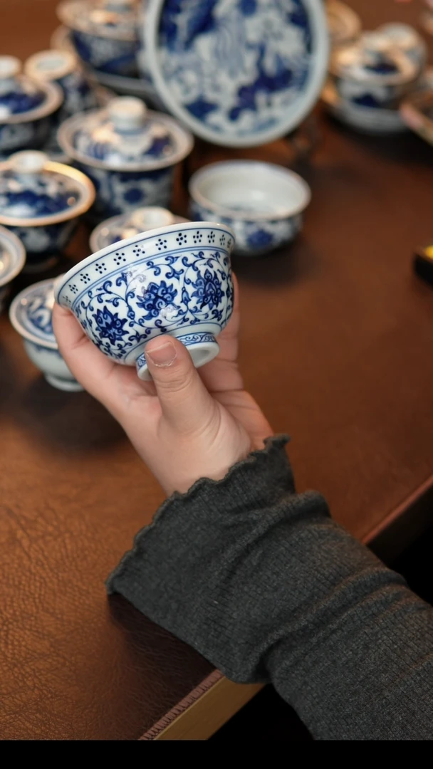缠枝连纹理压手主人杯