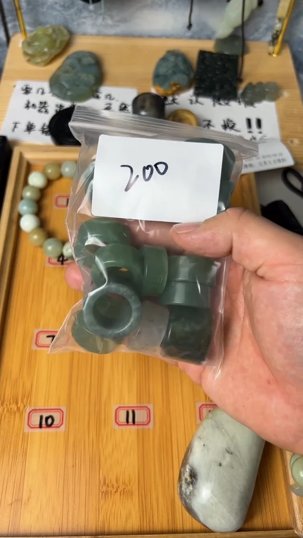 蛇纹石玉未镶嵌颈饰200