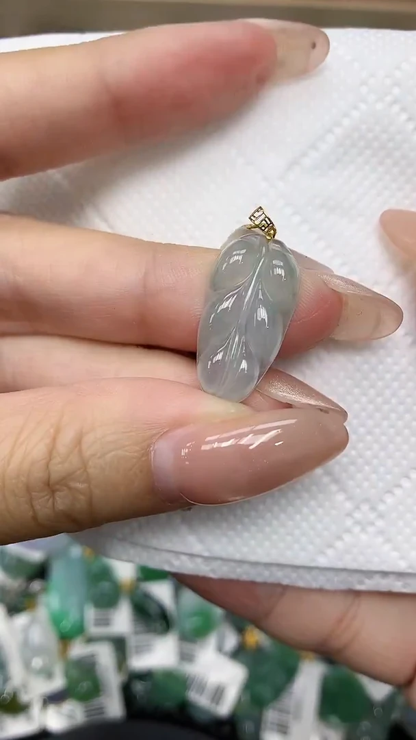 颈饰18K金镶嵌翡翠1111111111111