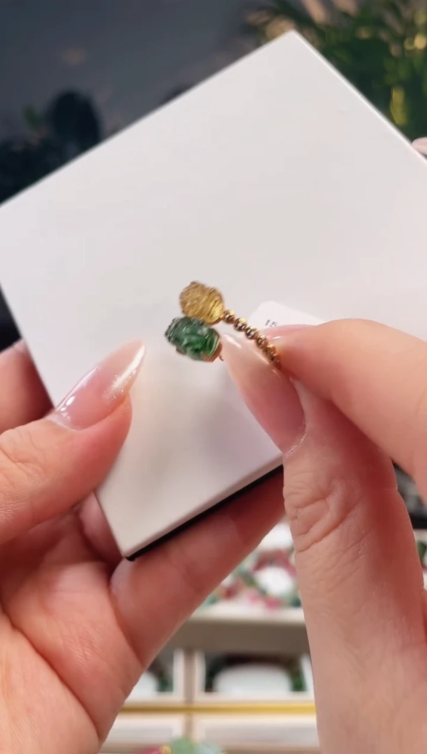 戒指18K金镶嵌碧玺戒指