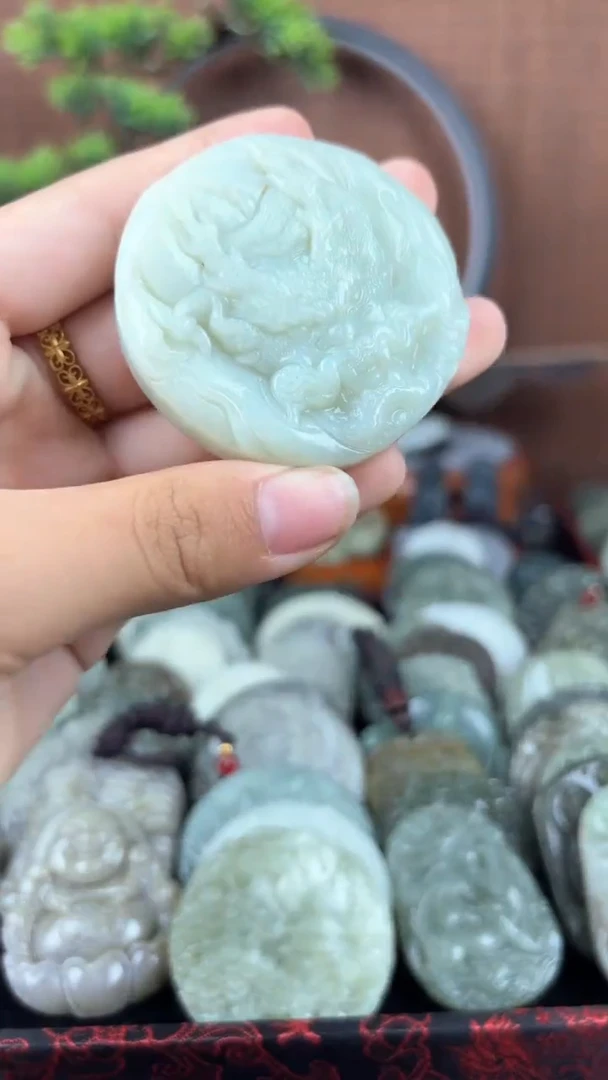 和田玉未镶嵌颈饰1