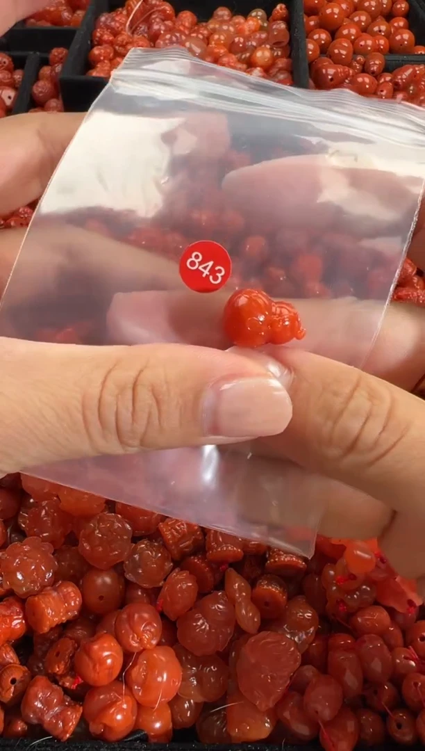 颈饰未镶嵌南红玛瑙1