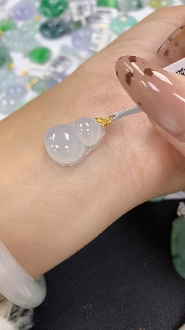 颈饰18K金镶嵌翡翠a货假一赔三支持复检百元上9元证书费自理