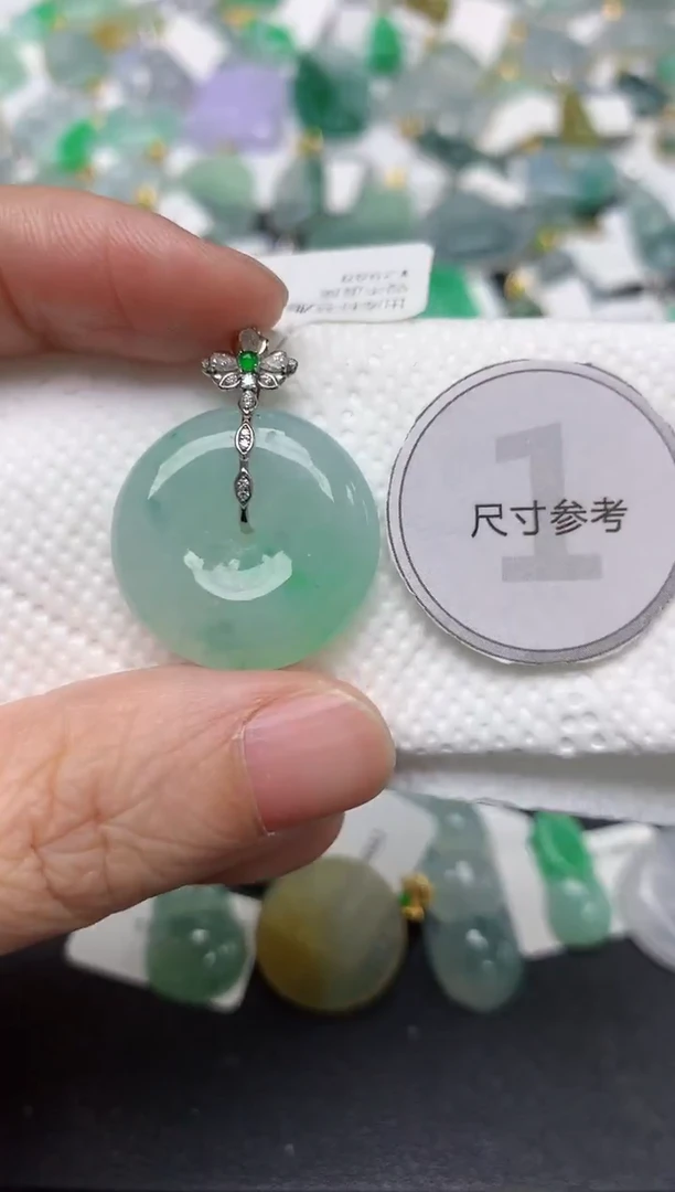 颈饰18K金镶嵌翡翠天然缅甸A货翡翠