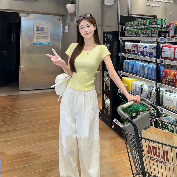 【小蛮腰】多巴胺嫩黄色甜辣小上衣收腰短袖裤子女式夏天套装两件套