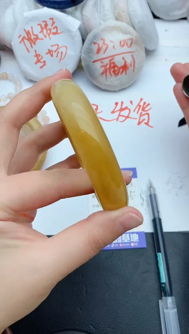 【闪购商品】石英质玉手镯未镶嵌D198+64/65